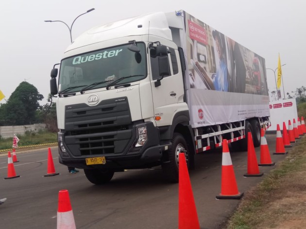 Foto - UD Trucks : Finalis Kompetisi Extra Mile Indonesia Siap Terbang ke Jepang.