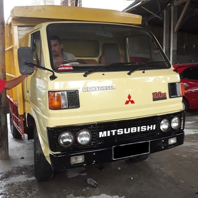 Foto - Generasi IV Mitsubishi Canter, Pelopor Pengguna Seragam Kuning Pada Colt Diesel