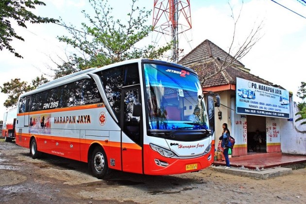 Foto - Tutup Tahun, Hino Siapkan Varian Baru Bus RN 285 Automatic