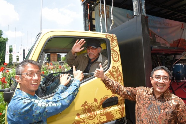 Foto - Bareng Iwan Fals, Mitsubishi Fuso Gelar Konser Terima Kasih ke Pelanggan di 10 Kota