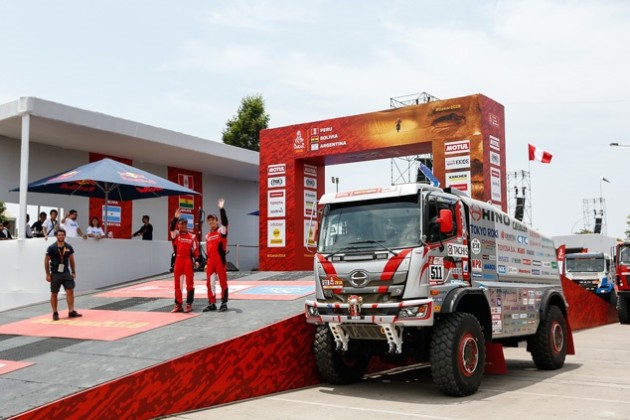 Foto - Hino Turunkan 2 Truk Ranger dan 2 Pembalap Senior di Dakar Rally 2018