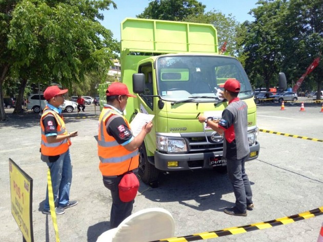 Foto - Kontes Mengemudi Aman Truk Hino Dutro Sambangi Kota Surabaya