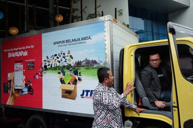 Foto - JNE Trucking, Solusi Jasa Antaran Pebisnis Mebel di Marketplace Bukalapak