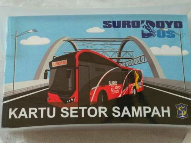 Foto - Bus Suroboyo Diluncurkan, Penumpang Bayarnya Pakai Sampah