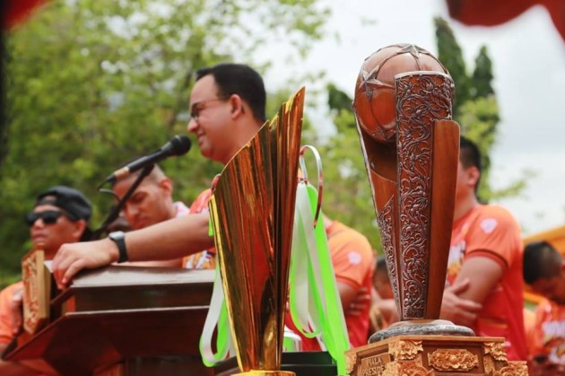 Foto - Bus Scania Double Decker Meriahkan Pawai Kemenangan Pemain Persija Juara Liga 1