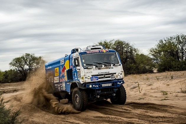 Foto - Ini Dia Sosok Eduard Nikolaev, Sang Juara Balap Truk Reli Dakar 2017