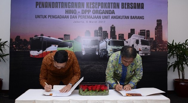 Foto - DPP Organda Remajakan 85 Armada Truk Pelabuhan dengan Hino Ranger Terbaru