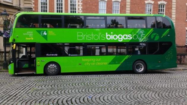 Foto - Kota Bristol Uji Coba Bus Kota Double Decker Berbahan Bakar Sampah 