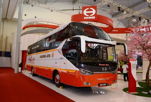 Foto - GIIAS 2017: Hino Kenalkan Bus Bersasis Monokok Hino RM380