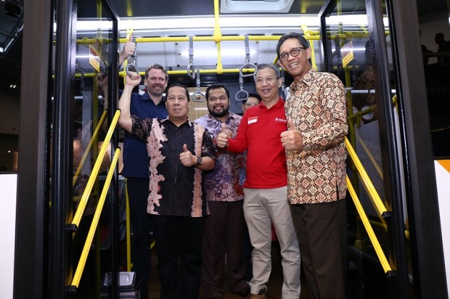 Foto - Mercedes-Benz Pasok 150 Unit Bus Kota Ramah Difabel ke Transjakarta