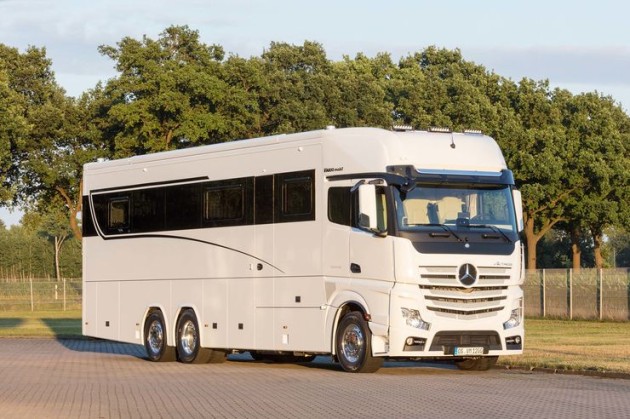 Foto - Home Bus Mewah Ini Dirakit dengan Basis Truk Mercedes-Benz Actros, Seperti Ini Penampakannya