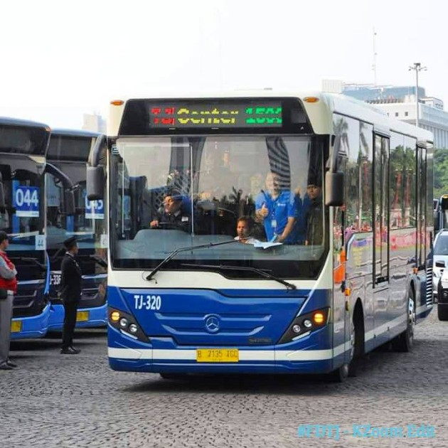 Foto - Membangkitkan Memori Lama Lewat Livery Vintage di Armada Transjakarta