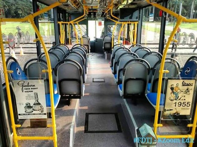 Foto - Membangkitkan Memori Lama Lewat Livery Vintage di Armada Transjakarta