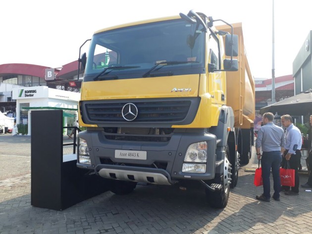 Foto - Mercedes-Benz Axor : Truk yang Andal di Medan Off-road Maupun On-road