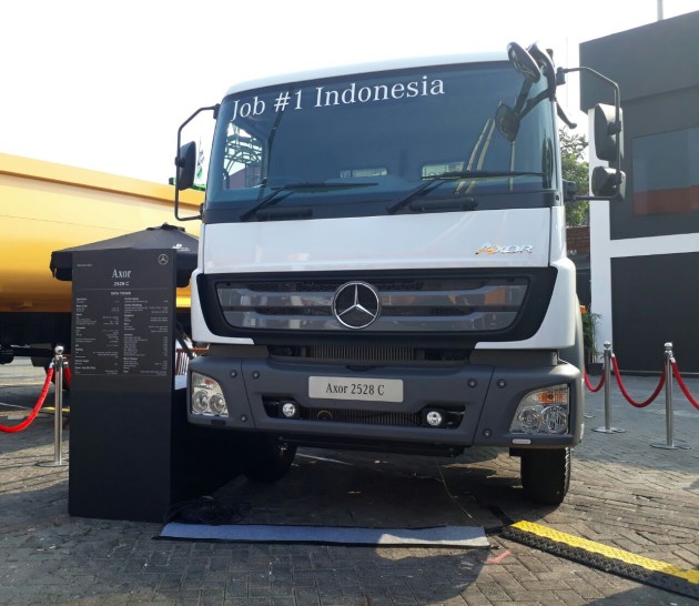 Foto - Mercedes-Benz Axor : Truk yang Andal di Medan Off-road Maupun On-road