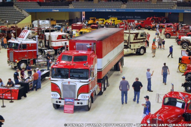 Foto - Kenworth K100 Aerodyne, Truk Mewah Film BJ And The Bear