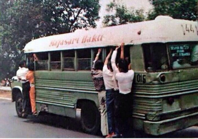 Foto - Dodge D Series Bus Amerika Di Indonesia: Berjaya, Terpuruk Dan Jadi Rumah Ikan