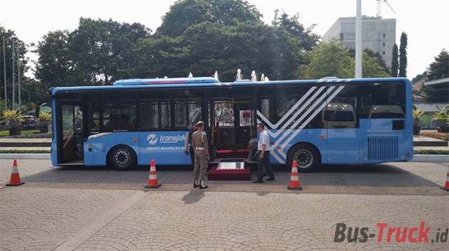 Foto - Lebih Dekat dengan Bus Low Floor Terbaru Transjakarta, Scania K250UB