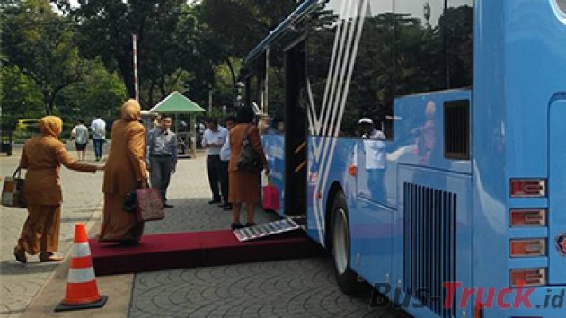 Foto - Lebih Dekat dengan Bus Low Floor Terbaru Transjakarta, Scania K250UB