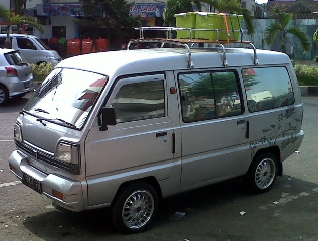 Foto - Suzuki Carry 1000, Si Legenda Pikap Bermesin Seliter