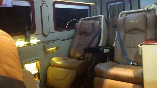 Foto - Baze : Menyulap Bis Dengan Interior Custom