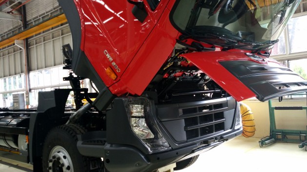 Foto - UD Truck : Quester Resmi Dirakit Di Sunter.