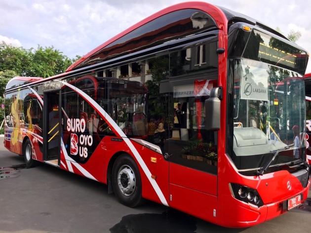 Foto - Daimler Serahkan 18 Unit Mercedes-Benz O500U 1726 untuk Armada Bus Kota Surabaya