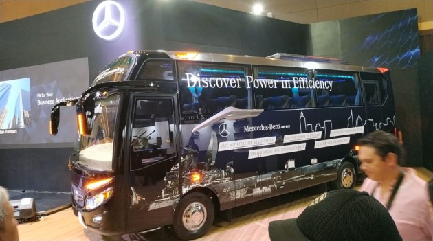 Foto - Daimler Luncurkan Ulang Bus Mercedes-Benz OF917 di Busworld SEA 2019