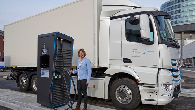 Foto - Tahun Depan Daimler Trucks Akan Libatkan Konsumennya Menguji Truk Listrik