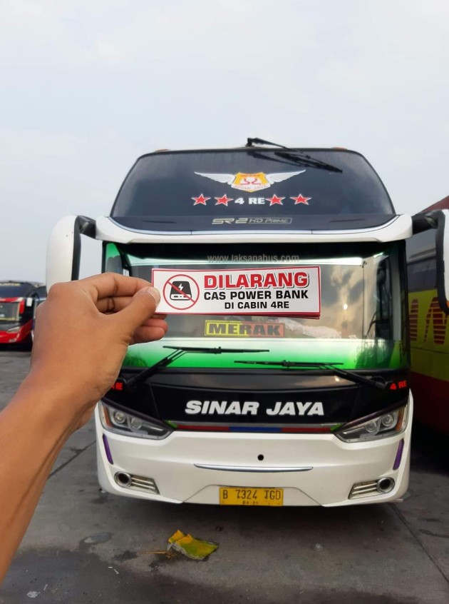 Foto - PO Sinar Jaya Larang Penumpang Mengisi Power Bank