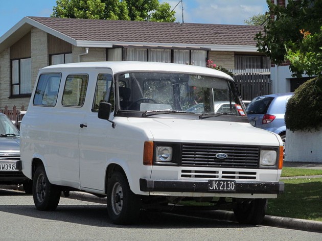 Foto - Ford Transit, Van Yang Digemari Oleh Bandit Dan Polisi