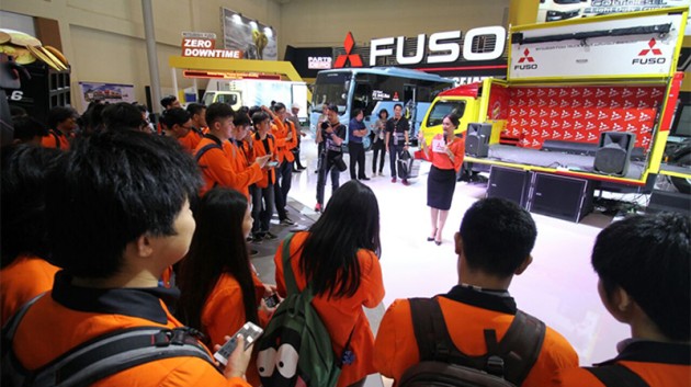 Foto - Fuso : Bertahan Sebagai Market Leader Dan Memberi Motivasi Pada Pelajar Jadi Pengusaha