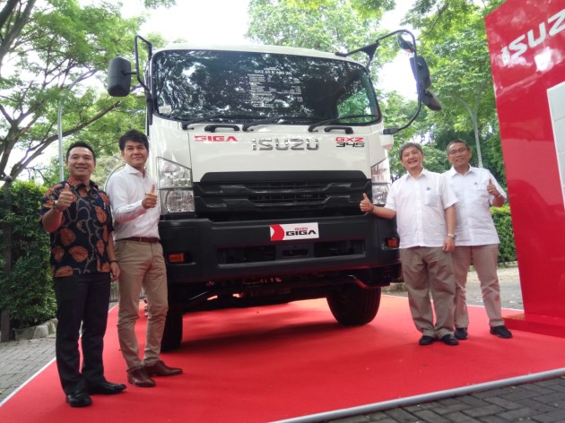 Foto - Tractor Head Giga GXZ 60 K ABS Solusi ODOL Terbaru dari Isuzu.