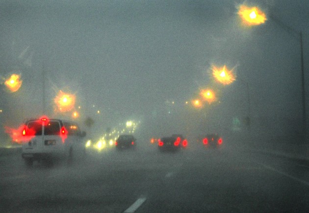 Foto - Lampu Hazard Tak Boleh Sembarang Dinyalakan. Ini Sebab Dan Alasannya