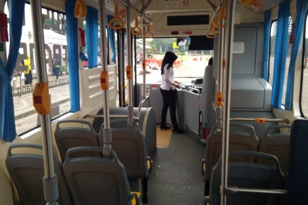 Foto - Impresi Singkat Ujicoba Bus Listrik Lower Deck, Mirip Metromini?