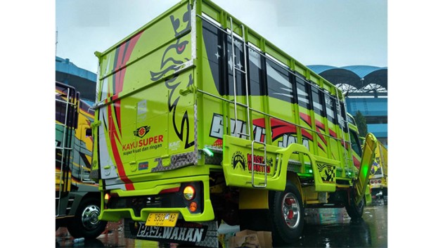 Foto - Mitsubishi Canter Rasa Scania 520 Ini Jadi Juara Umum di Kontes Modifikasi Truk KAMT 2016