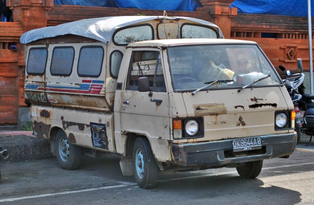 Foto - Mitsubishi L300 (1) 'Dinosaurus' Legenda Angkutan Orang Dan Barang