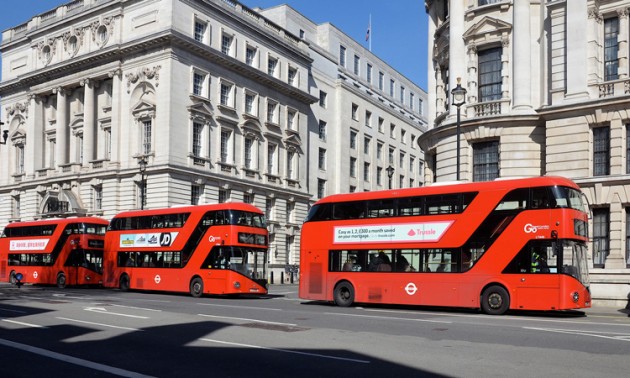 Foto - Bus Merah London, Bus Tingkat Paling Ikonik Di Dunia