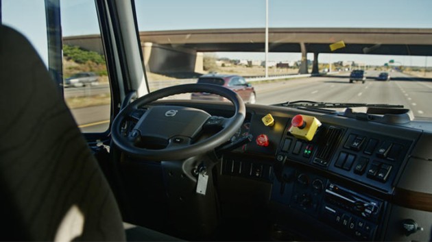 Foto - Otto Sukses Ujicoba Truk Self-driving Menempuh Perjalanan 150 Mil Membawa Muatan 51.744 Kaleng Bir