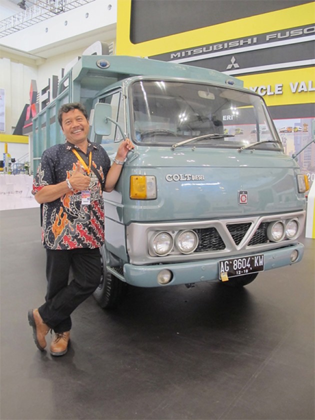 Foto - Pengusaha Sukses Berbagi Nostalgia Berbisnis Bersama Fuso T200