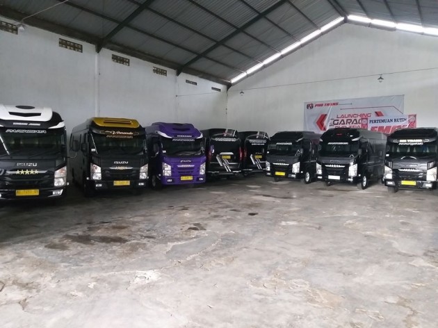 Foto - Dealer Di Nganjuk Ini, Menjual Isuzu Elf Station Beda Karoseri Dalam Satu Harga