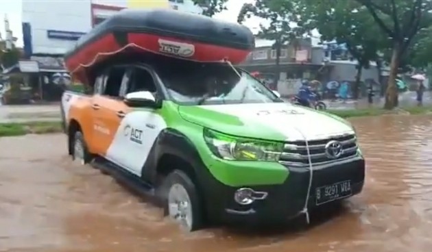 Foto - ACT Siapkan Armada Bantuan Banjir, Mulai Ambulans Sampai Food Truck