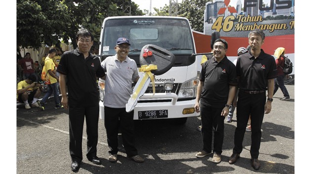 Foto - Fuso : Kuningkan Taman Mini Sambut Sejuta Unit Si Kepala Kuning