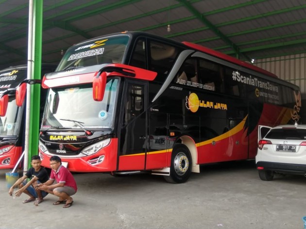 Foto - Siap Menetas, Armada PO Bulan Jaya Bermesin Mercedes-Benz OF 917