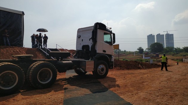 Foto - Garap Segmen Truk Heavy Duty, Daimler Luncurkan Truk Actros dan Arocs Terbaru 