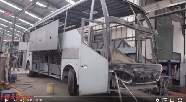 Foto - Kisah Karoseri Adi Putro (2) Karoseri Pertama yang Kenalkan Bus Neoplan dengan Suspensi Udara