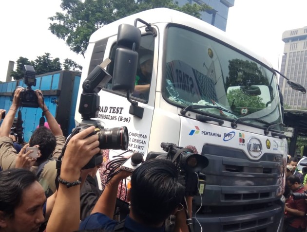 Foto - Truk Quester Aman Minum Solar B30, Sudah Lolos Uji Bersama Kemenhub Dan BPPT