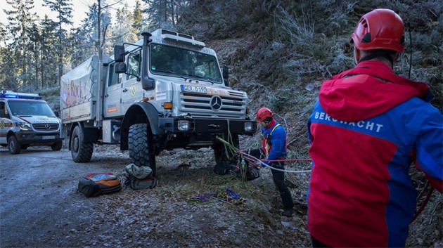 Foto - Mercedes-Benz Special Trucks Mendesain Unimog Khusus Operasi Penyelamatan Pendaki Gunung