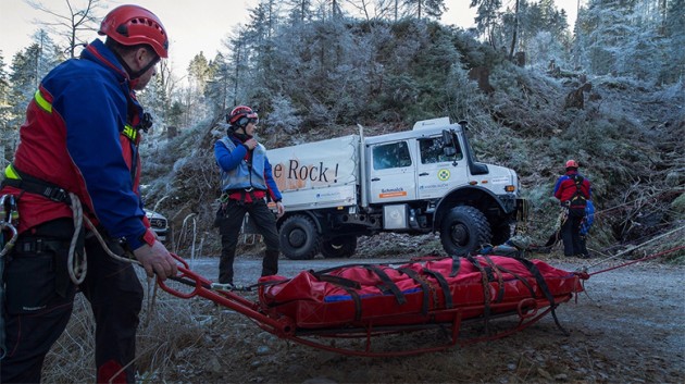 Foto - Mercedes-Benz Special Trucks Mendesain Unimog Khusus Operasi Penyelamatan Pendaki Gunung