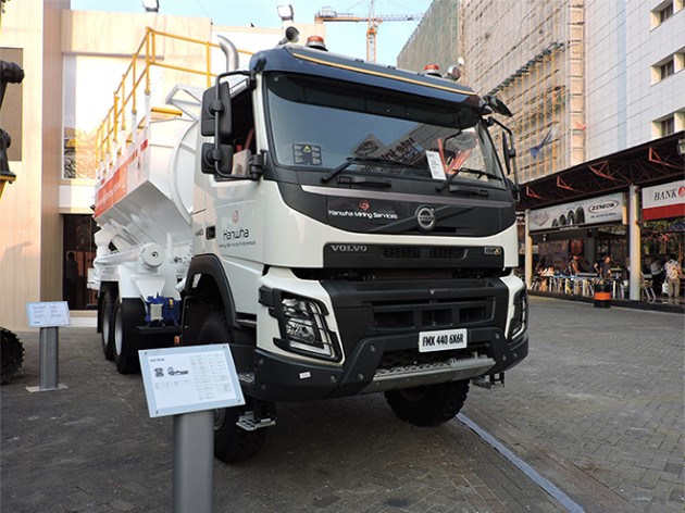 Foto - Volvo Trucks : Jajaran Truk Dengan I-Shift dan Crawler Gears Baru Tampil Memukau di Mining Indonesia 2017